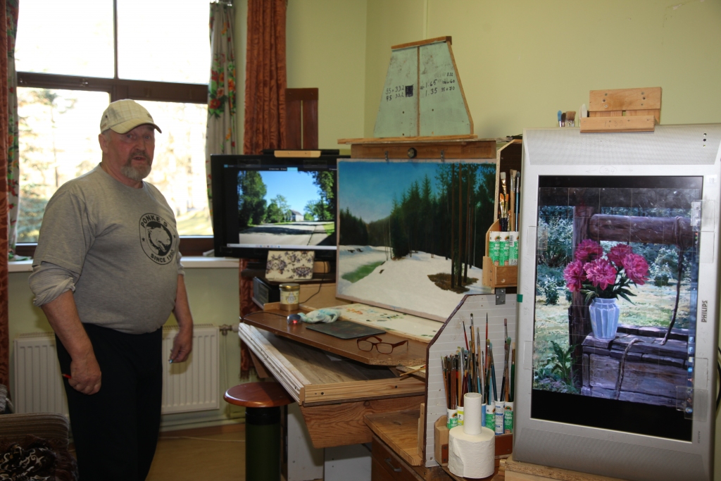 Daba ir Anatolija Safronova iedvesmas avots. Viņš atklāj tās skaistumu visos gadalaikos. “Esmu mēģinājis zīmēt arī cilvēku portretus, bet - smagi,” saka A.Safronovs.  	
Autors: Gatis Bogdanovs