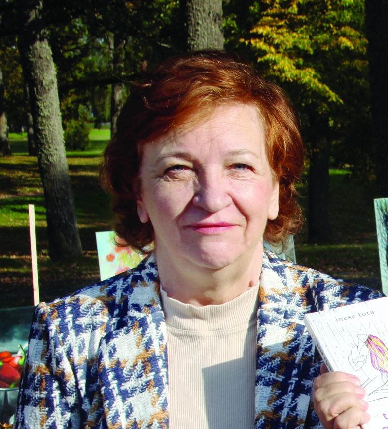 “Mēs, latvieši, esam arī dabu un Latviju mīloši, ir ļoti daudz dzejas, kas ir veltīta tieši Latvijai un dzimtenes mīlestībai. Man jādomā, ka cilvēki tomēr ļoti mīl savu zemi.”  
Ilona Vītola