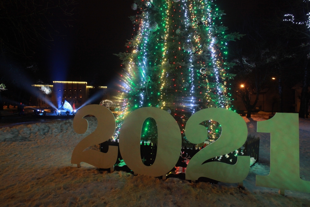 Daudzi Vecgada vakarā vēlējās nofotografēties pie jaunā gada cipariem.
Autors: Gatis Bogdanovs