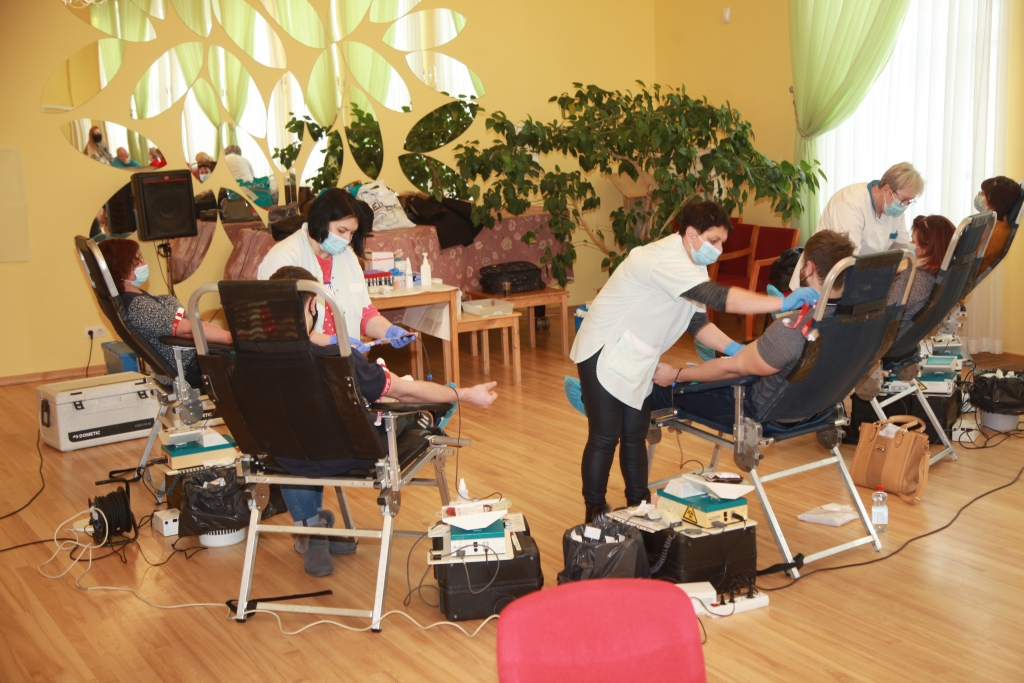 Lielākajai daļai donoru, kuri ceturtdien ieradās Gulbenes kultūras centrā, asins ziedošana kļuvusi par regulāru ieradumu un viņi pret to attiecas atbildīgi.
Autors: Gatis Bogdanovs