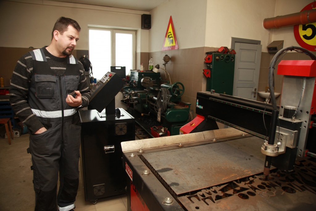 Aivara Zelča darbnīcā tagad ir arī CNC plazmas griezējs, un tas paver plašas iespējas izgatavot lietas un būt konkurētspējīgam.  
Autors: Foto: Gatis Bogdanovs