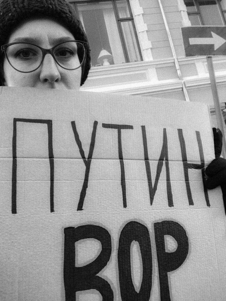 Janu Aņisimovu satrauc un arī neapmierina šobrīd notiekošais Krievijā un arī Baltkrievijā. Ar savu klātbūtni protesta akcijā Oslo, Norvēģijā, viņa pauž atbalstu Krievijas iedzīvotājiem.
Autors: no personiskā arhīva