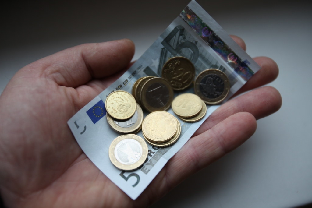 Lai šodien mācītu citus par finansēm, Zanei Loginai pašai bija jāpiedzīvo brīdis, kad nevajadzīgo tēriņu apjoms bija līdzvērtīgs nopelnītajai algai. Tad arī atnāca pārliecība, ka jāattīsta jaunas prasmes. Tās palīdzēja izrauties no “apburtā loka”, kurā nekad “līdz algai nepietiek”.
Autors: no “Dzirksteles” arhīva