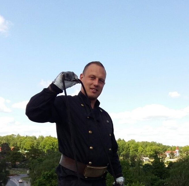 Zellim Agrim Plešam no augstuma nav bail. Netīrīti dūmvadi var novest ne tikai pie tā, ka mājā nav siltuma, bet arī pie lielākā potenciālā riska – ugunsgrēka, tāpēc viņš iesaka katram savlaicīgi domāt par to, lai skurstenis ir kārtīgi iztīrīts.
Autors: no personiskā arhīva