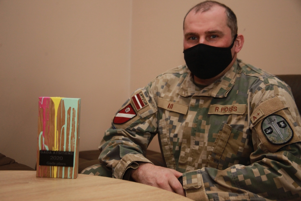 Zemessardzes 25. kājnieku bataljona 1. kājnieku rotas virsseržants seržants Rourijs Poišs sniedzis atbalstu aktivitāšu sagatavošanā jauniešiem un atzinīgi novērtē savstarpējo sadarbību ar jauniešu centru.
Autors: Gatis Bogdanovs