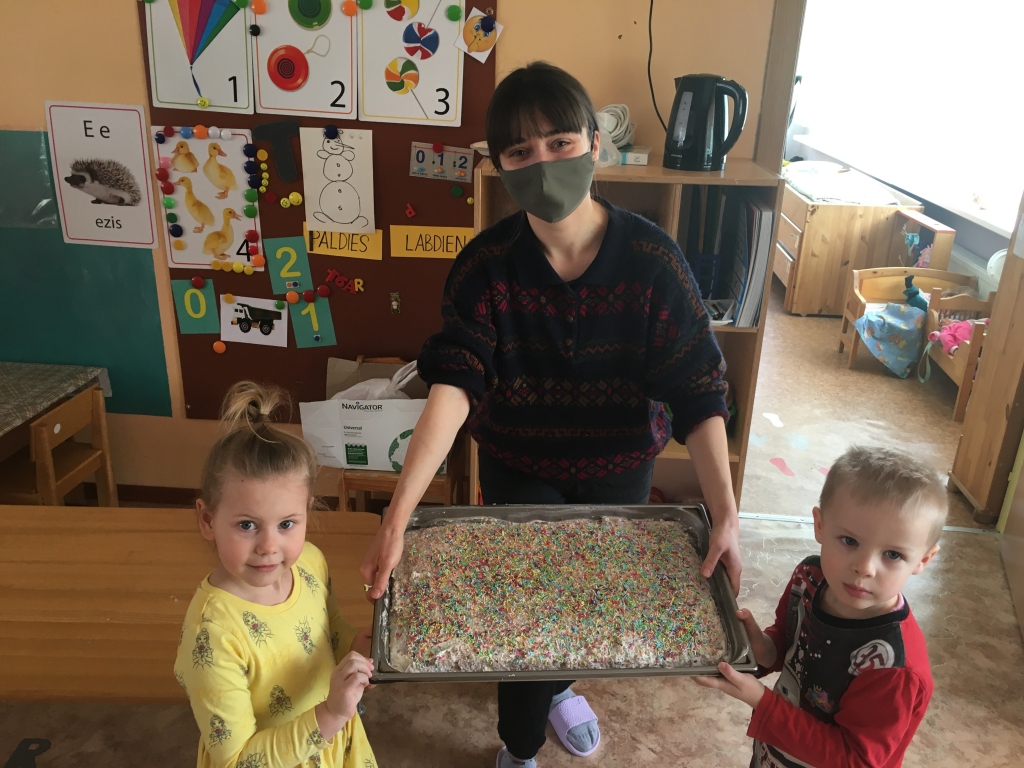 Jau trīs mēnešus Gulbenes 3. pirmsskolas izglītības iestādē “Auseklītis” strādā brīvprātīgā Aleksandra Veličkovič no Serbijas. 
Autors: no “Auseklīša” arhīva