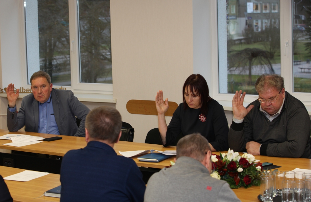 ZZS pamet vecās “lokomotīves”. Gaidāmajās Gulbenes novada domes vēlēšanās Gunārs Ciglis (no kreisās) un Lāsma Gabdulļina, visticamāk, kandidēs no partijas “Latvijas attīstībai” saraksta. Stanislavs Gžibovskis savā vietā politikā laidīs dēlu Gintu.
Autors: no “Dzirksteles” arhīva