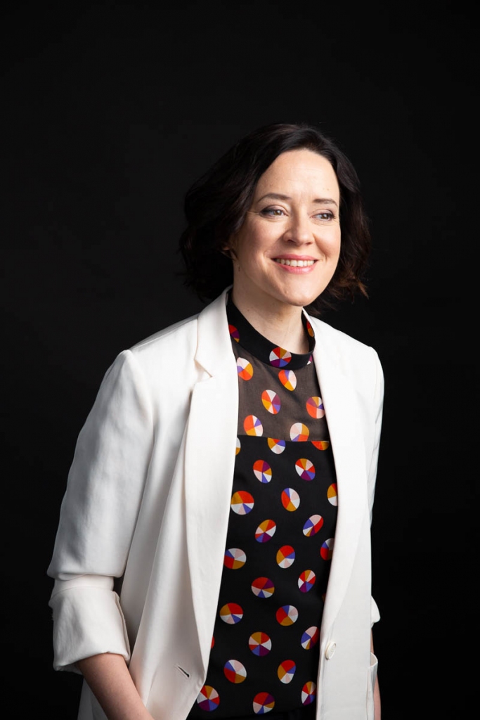 “Brīvajā laikā es lasu grāmatas un veltu laiku fiziskām aktivitātēm. Sestdienās un svētdienās cenšos izvairīties no datora un citām tehnoloģijām, vien palasu “twiteri”. Pavisam noteikti katram vajag arī laiku bez tehnoloģijām,” pārliecināta Renāte Strazdiņa. Viņa vēlas redzēt daudz vairāk sieviešu IT nozarē un palīdz tam īstenoties, būdama mentore.
Autors: no personīgā arhīva