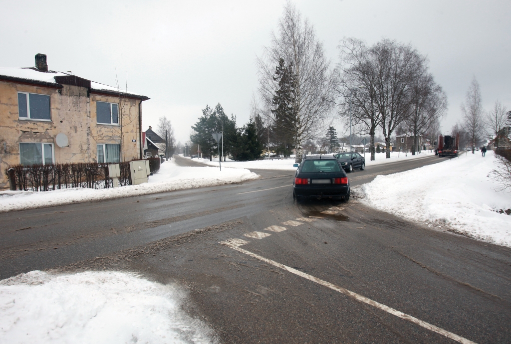 Bērzu un Vidus ielas krustojums tiks pacelts 
un darbosies kā ātruma ierobežošanas valnis. 
“Tas samazinās braukšanas ātrumu tieši krustoju-ma zonā,” teica J.Mednis. Krustojums būs aprīkots ar ceļa zīmēm “Stop!” un ar spoguli. Šajā vietā būs arī iezīmētas gājēju pārejas.
Autors: Gatis Bogdanovs