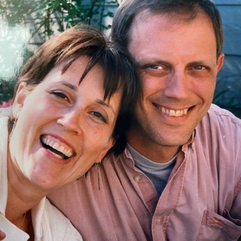 Visu laiku mīļākā fotogrāfija. Tā par šo kadru, kurā ir kopā ar māsu Annu Žubīti Streipu, saka Kārlis.
Autors: no personīgā albuma