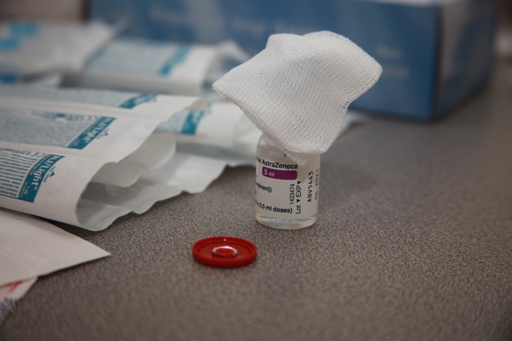 Eiropas Zāļu aģentūra tikko paziņojusi, ka asins trombu veidošanās jāuzrāda kā ļoti reta “AstraZeneca” Covid-19 vakcīnas blakne.
Autors: no “Dzirksteles” arhīva