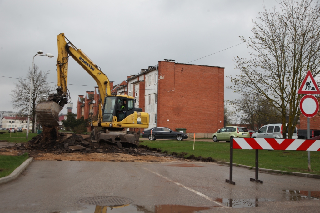Pašvaldība aicina iedzīvotājus Gulbenes Jaunajā ielā nenovietot automašīnas būvdarbu zonā.
Autors: Gatis Bogdanovs