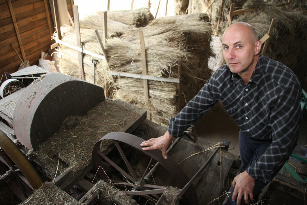 Uzņēmums SIA “Janis ECO B&C” (Jāņa Pūcīša ekoloģiskā būvniecība) Rankā ražo salmu kūlīšus jumtiem. Uzņēmums šobrīd specializējas rudzu salmu kūlīšu ražošanā, bet plāno uzsākt arī kūlīšu ražošanu no niedrēm, kā arī nodrošināt izejmateriālus kokteiļsalmiņiem. 
Autors: no 