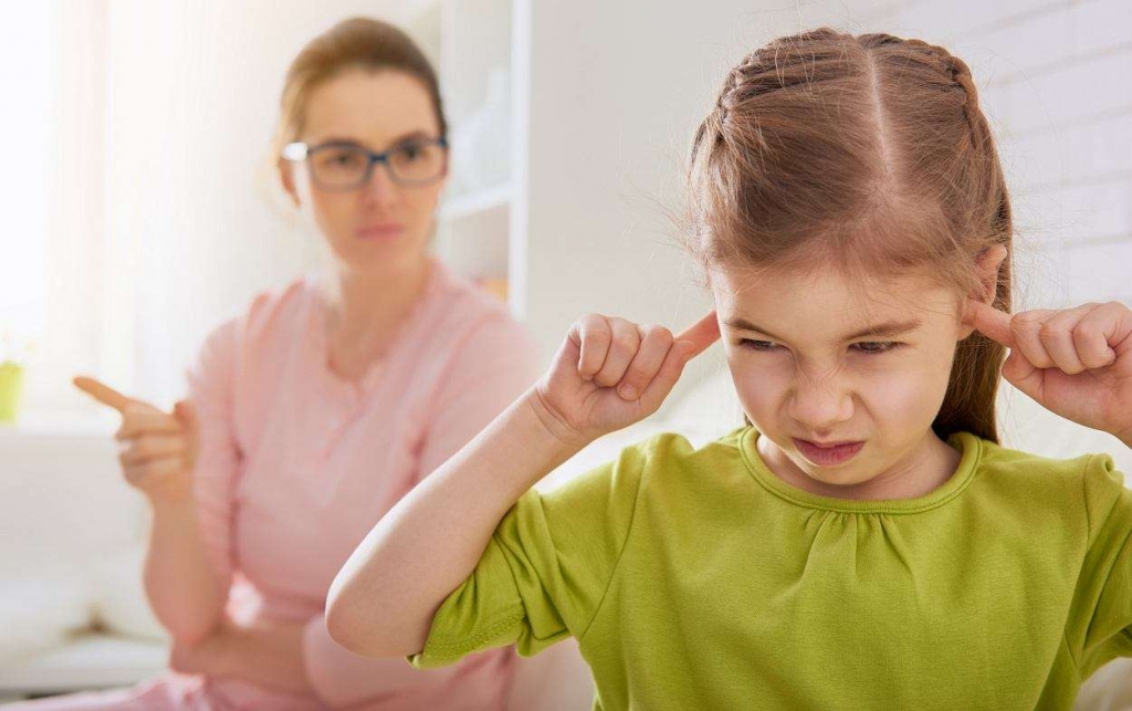 Skolas dramatiskais pulciņš gatavojas iestudēt lugu, notiek lomu sadale. Ja es nebūšu princese, nepiedalos – dusmīgi kāju pie zemes cērt meitenīte. Acīmredzot vienīgajam vai jaunākajam bērnam ģimenē nekas nav liegts.
Autors: no “kabar.kg”