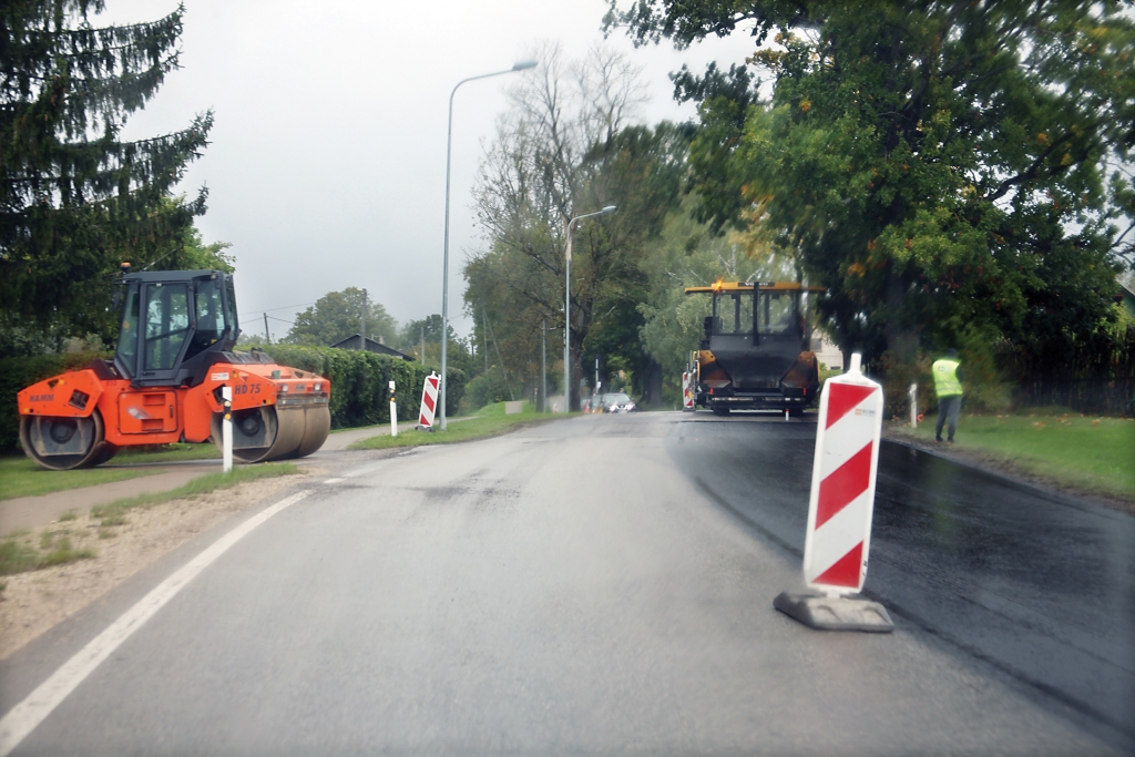 Seguma atjaunošana uz autoceļa Rēzekne–Gulbene (P36) posmā no krustojuma ar autoceļu Lubāna–Upatnieki (V842) līdz Gulbenei (65,48.-86,69. km) tika uzsākta pagājušā gada septembrī 
Autors: no 
