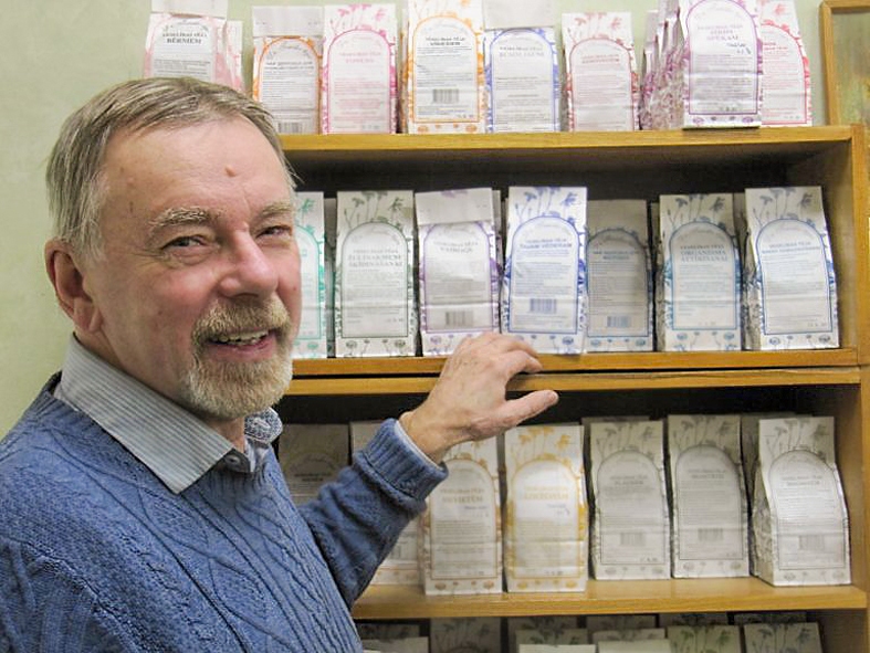 Artūrs Tereško, ārsts, fitoterapeits, akupunktūras speciālists vairāk nekā 45 gadus. Izveidojis ražotni, kurā top desmitiem dažādu nosaukumu veselības tēju. Daktera Tereško tējas pazīstamas kopš 1995.gada.
Autors: no “edruva.lv”