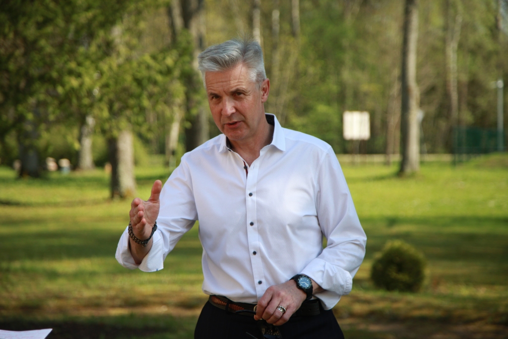 “Es redzu, ka Gulbenes novads veiksmīgi attīstās. Priecājos, ka jums novadā ir arī uzņēmēji, kas sadarbojas ar mums,” “Dzirkstelei” atzīst aizsardzības ministrs Artis Pabriks.
Autors: Gatis Bogdanovs