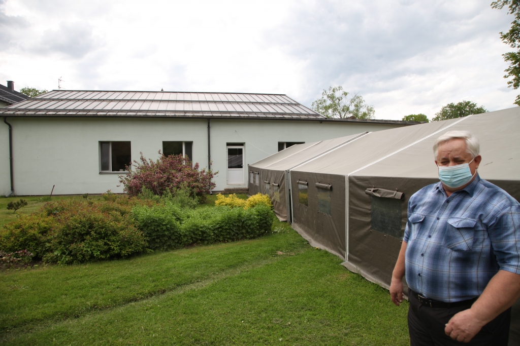 Valsts sociālās aprūpes centra “Latgale” filiāles “Litene” vadītājs Jānis Kļaviņš uzsver, ka telts, kurā tiks nodrošināta ēdināšana, ir labākais risinājums, jo tā uzstādīta turpat pie virtuves. 