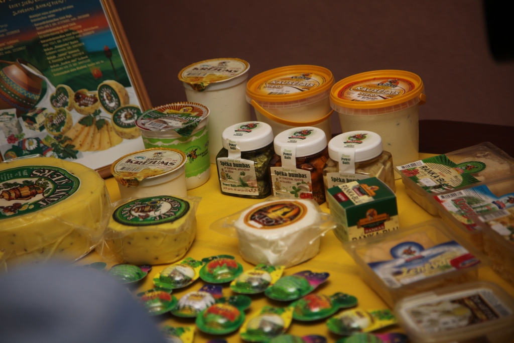 Rankas piena produkcija. 
Autors: no 