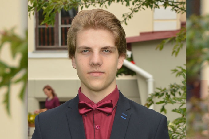 Šogad no desmit pieteikumiem “Ritvara stipendiju” saņems divi centīgākie jaunieši, kuriem katram piešķirti 50 eiro. Raivis Rautmanis (attēlā) šo veicināšanas balvu izaugsmei saņēma abos mācību gada semestros.
Autors: no personiskā arhīva