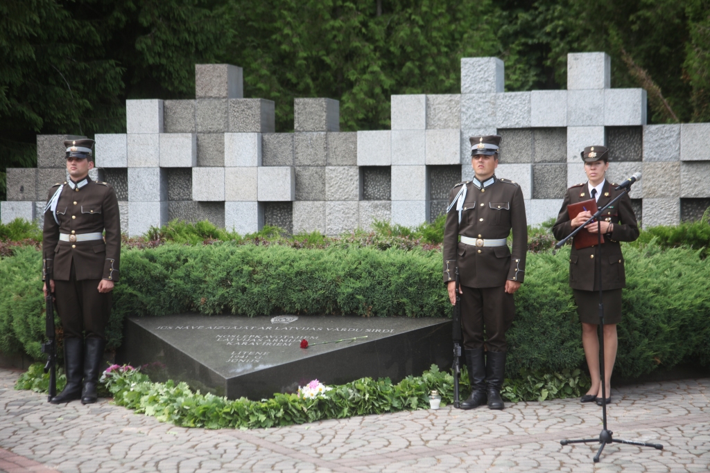 Latvijas armijas virsniekiem veltītais piemiņas ansamblis “Sāpju siena” Litenē. 
Autors: no 