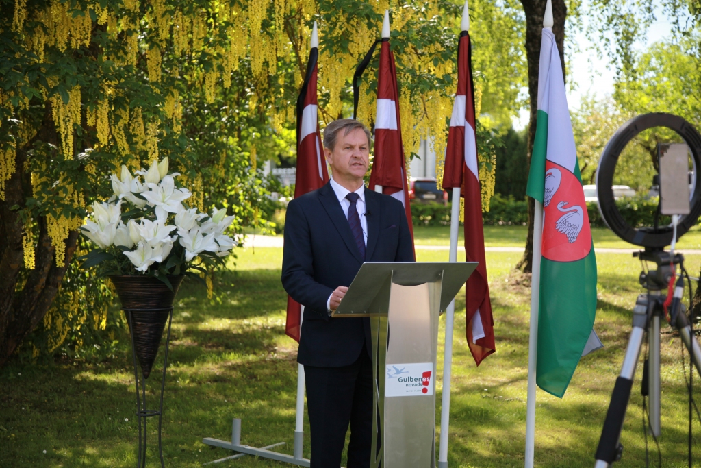 Vietējais deputāts Normunds Mazūrs 14.jūnijā piedalījās publiskā to cilvēku vārdu lasīšanā, kuri 1941.gadā tika deportēti no Gulbenes novada. 
Autors: Gatis Bogdanovs