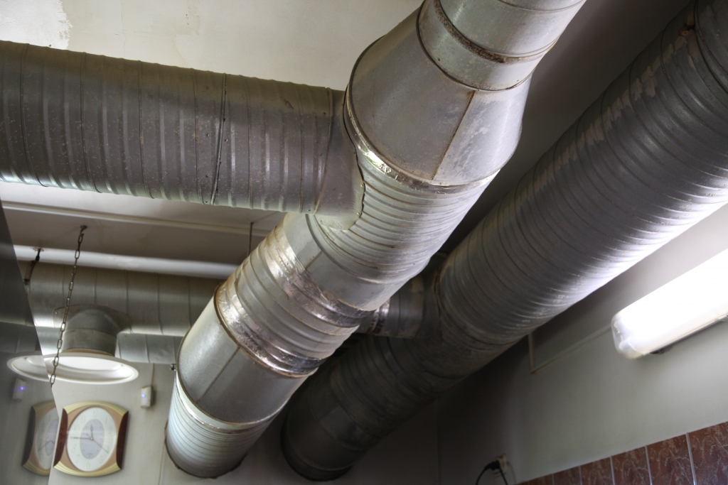 Pašvaldība ir izsludinājuši iepirkumus ventilācijas būvēšanai Stāķu pamatskolā par 181 500 eiro, Tirzas par 242 000 eiro, Rankas par 484 000 eiro un Lejasciema vidusskolā par 242 000 eiro.
Autors: Gatis Bogdanovs