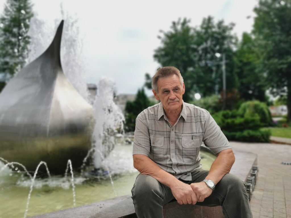 “Puiku gados, kad sēdēju pie skudru pūžņa un vēroju, kā viņas šiverē, kā viena ko atnes un cita aiznes, atnāca doma, ka varbūt arī mani kāds no augšas tieši tāpat vēro,” saka lejasciemietis Arvis Degums
Autors: Viktorija Slavinska-Kostigova