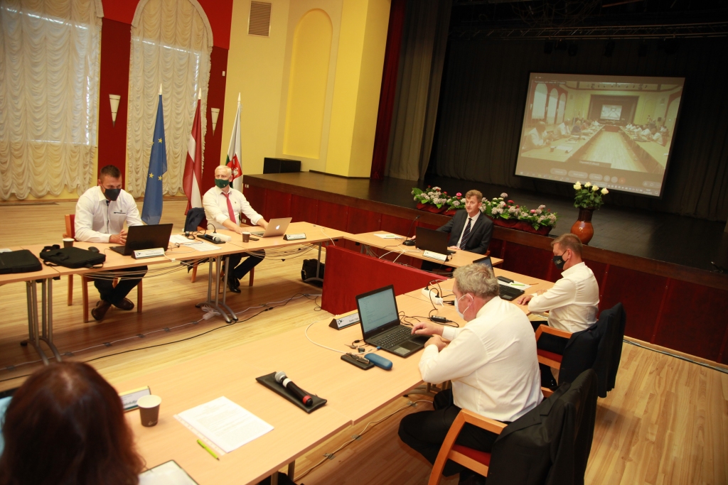 Autors: no “Dzirksteles” arhīva