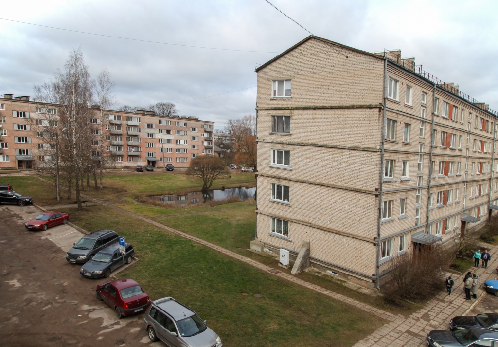 “Dzirkstele” jau rakstīja, ka ir ieskicēta arī perspektīvā veicamo būvdarbu plānveidība. Pirmajā kārtā notiks Skolas ielas pārbūve posmā gar ēkām 5/1, 5/9, 5/8 un izejā uz Lazdu ielu un Blaumaņa ielu divās vietās; otrajā kārtā Skolas iela tiks pārbūvēta posmā gar ēkām 5/2, 5/3, 5/4, 5/5, 5/6, 5/7 un izejā uz Skolas ielu. 
Autors: no “Dzirksteles” arhīva