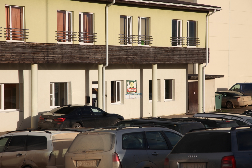 Biedrība ir noslēgusi līgumu ar vairākiem uzņēmumiem, kuros strādā centru klienti. SIA 