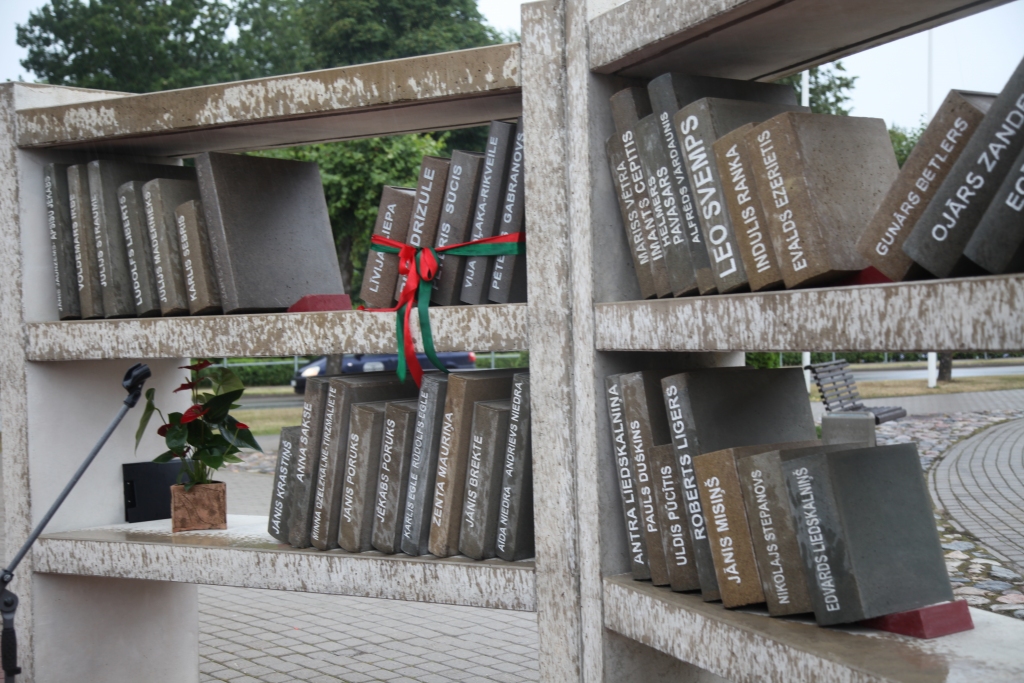 Autors: no “Dzirksteles” arhīva