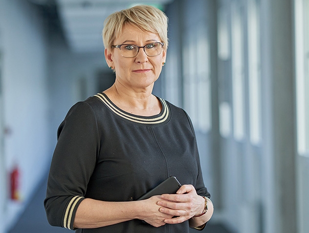 Ieva Jaunzeme, VID ģenerāldirektore:
“Mēs skaidri spējam nošķirt, kur 
ir kļūdas un kur – likumpārkāpums. Ja cilvēks nav deklarējis visus savus ienākumus, mēs 
to uzzināsim”. 
Autors: VID