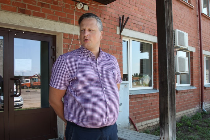 Iejūtas jaunajā vietā. SIA “Gulbenes nami” administrācija ar uzņēmuma vadītāju Rihardu Kornu priekšgalā tagad       strādā Gulbenē, Blaumaņa ielā 56a (bijušās SIA “Alba” telpās). Vecās uzņēmuma telpas Gaitnieku ielā 1b plānots pārdot. Iegūtos līdzekļus izmantos uzņē  muma attīstībā.
Autors: Inita Savicka