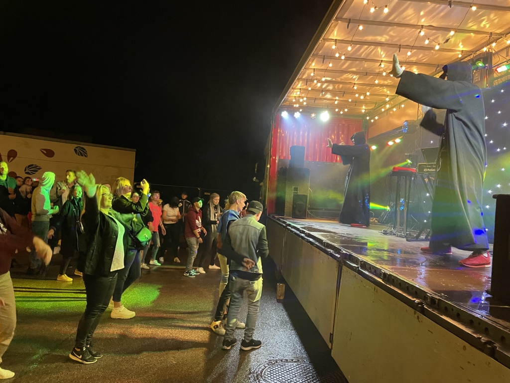 Brīvību, ko Latvijas vasarās varēja baudīt kultūras dzīvē pirms Covid-19  pandēmijas, ļāva atcerēties grupas “Tranzīts” četri augusta koncerti. Naktī uz sestdienu tas notika Gulbenē un skatītājos atstāja paliekošus iespaidus. 
Autors: Diāna Odumiņa