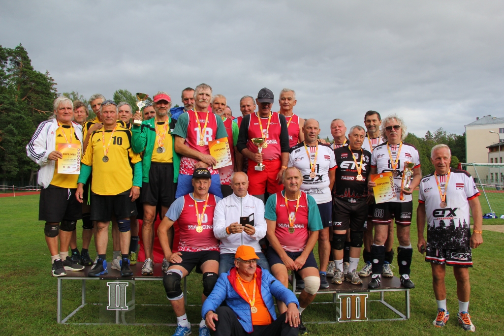 Apbalvošana volejbolā K60+ grupā.
Autors: no privātā arhīva