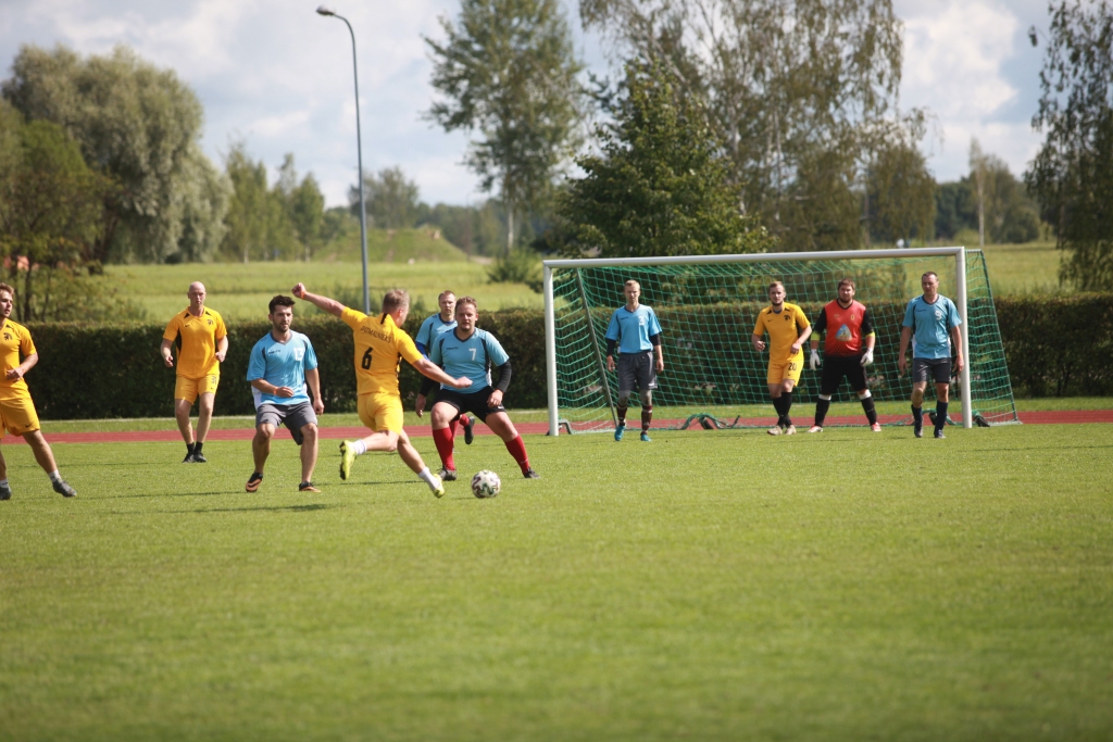 Lai gan savstarpējā spēle starp Lizums/Ranka un FK “Cēzars” (Gulbene) komandām noslēdzās bez vārtu guvuma, čempionāta uzvarētāji praktiski jau bija noskaidroti.
Autors: Gatis Bogdanovs