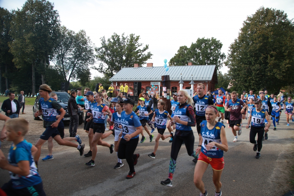 Gandrīz septiņus kilometrus garo distanci apkārt Stāmerienas ezeram veica 59 skrējēji.
Autors: Gatis Bogdanovs