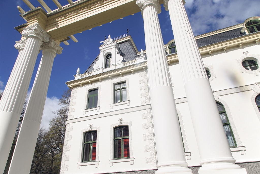 Stāmerienas pilī esošajā viesu grāmatā ieraksti apliecina, ka šovasar ceļu uz to mērojuši arī interesenti no abām Baltijas valstīm, gan tūristu grupas no Beļģijas, Zviedrijas, kā arī interesi izrādījis žurnālists no Itālijas. 
Autors: Gatis Bogdanovs