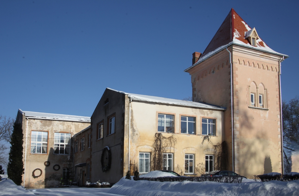 Problēmas ar Druvienas pils telpu piesildīšanu bija un pagaidām vēl būs nenosiltinātā jumta dēļ. Siltummezgls ēkai ir likts, izejot no tā, ka jumts ir nosiltināts.
Autors: no “Dzirksteles” arhīva