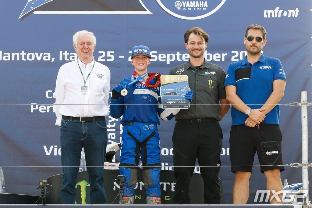 Šogad uz superfinālu Mantovas trasē Itālijā bija ieradušies vairāk nekā 100 sportisti no 22 dažādām valstīm. “YZ85” klasē Jēkabs Kubuliņš starp 32 dalībniekiem kvalifikācijas treniņā uzrādīja trešo labāko rezultātu. Finālbraucienā startu izcēla šveicietis un Jēkabs bija otrajā vietā, līdz atrada iespēju apdzīt, un finišēja kā pirmais. 
Autors: no personiskā arhīva