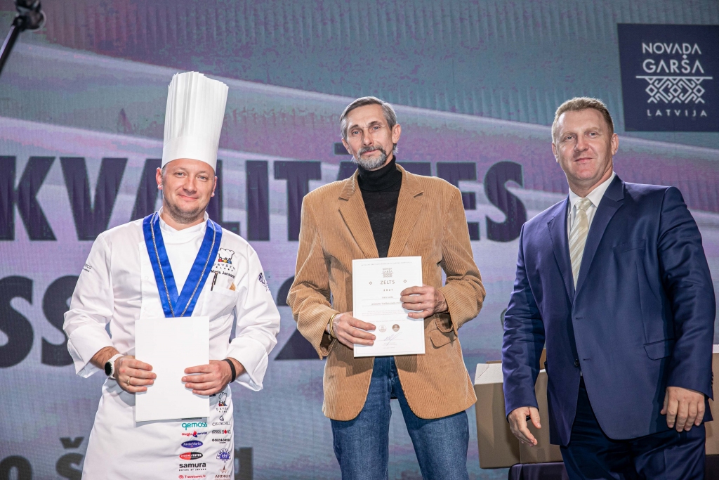 Ivara Lukšo “Dažādu ziedu medus” saņēma produkta kvalitātes zelta medaļu, bet pavasara ziedu un vasaras ziedu krēmveida medus – sudraba medaļas.
Autors: LLKC publicitātes foto