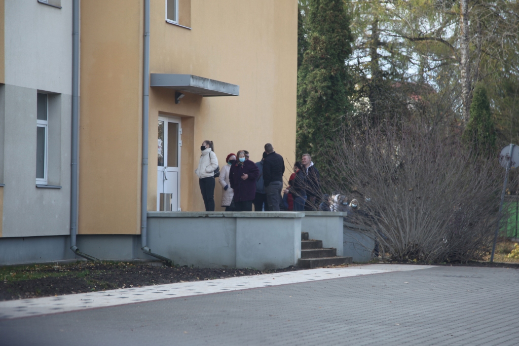 Arī piektdien “dzīvā rinda” SIA “Balvu un Gulbenes slimnīcu apvienība” vakcinācijas punktā palīdzēja kāpināt vakcinācijas tempus Gulbenes novadā.
Autors: Gatis Bogdanovs