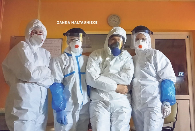 Foto ir uzņemts iepriekšējā Covid-19 viļņa laikā Paula Stradiņa klīniskajā universitātes slimnīcā māsu postenī. 
Autors: no personiskā arhīva