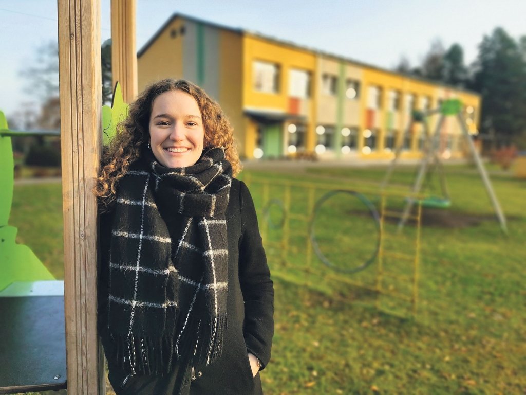 Romana Meijere no Austrijas izbauda katru dienu kopā ar pirmsskolas vecuma bērniem Gulbenē, kā arī mācās latviešu valodu, lai turpmākie desmit mēneši Latvijā viņai būtu izzinoši un ar vērtīgu komunikāciju.
Autors: Viktorija Slavinska-Kostigova