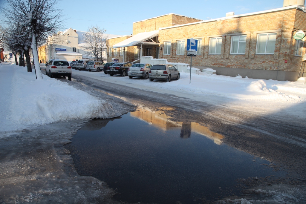 6.decembrī karstais ūdens Gulbenē pludoja Ozolu ielā.
Autors: no 