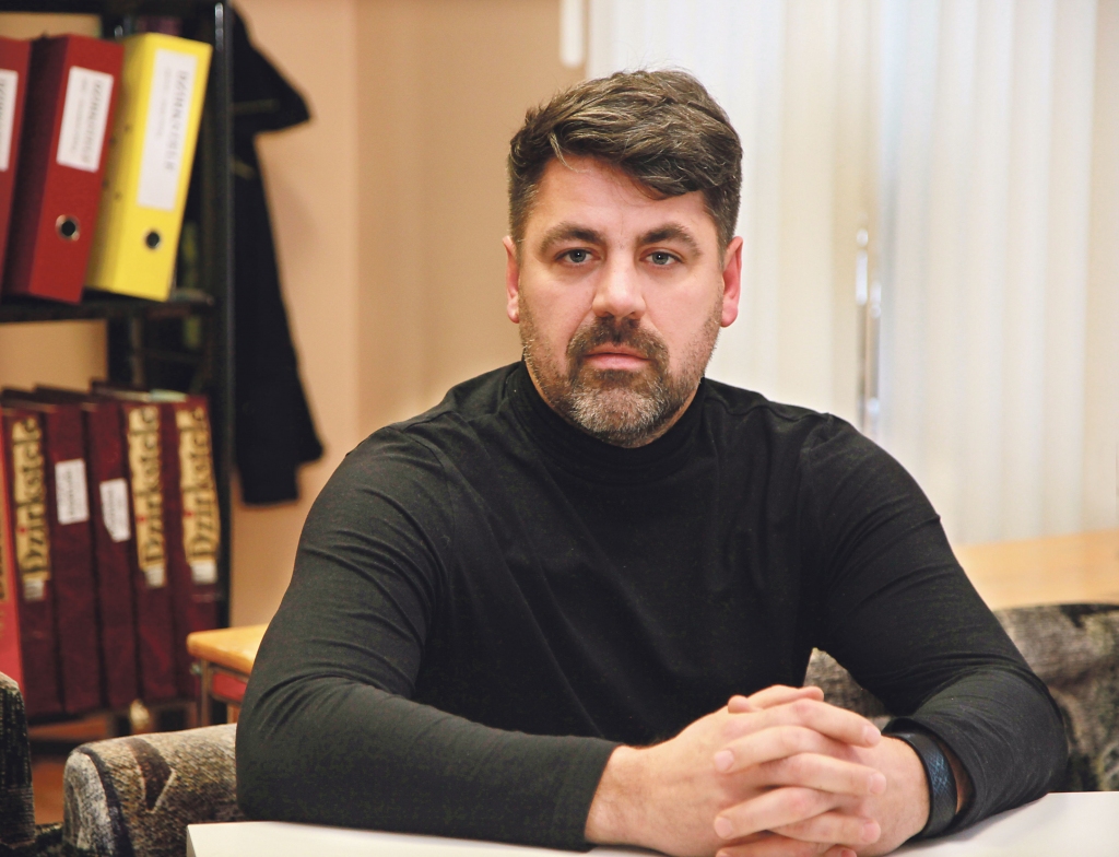 “Sporta darba organizatoram nav jāmēģina piespiest sportot, bet jāredz reālā iedzīvotāju interese un tā jāatbalsta,” uzskata Gulbenes novada Sporta pārvaldes vadītājs Lauris Krēmers.
Autors: Gatis Bogdanovs