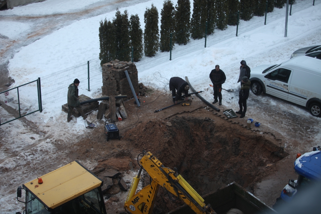 Vakar ritēja darbi ūdensvada avārijas novēršanā Nākotnes ielā.
Autors: Gatis Bogdanovs