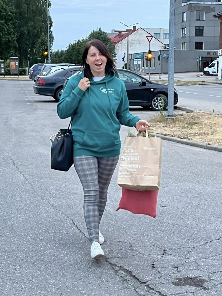 Arī Gulbenes Tautas teātris kopā ar kori “Silvers “dodas ceļā uz XXVVII Vispārējo dziesmu un XVII deju svētku gājienu Rīgā. 
Autors: Foto: "Facebook"/Gulbenes kultūras centrs