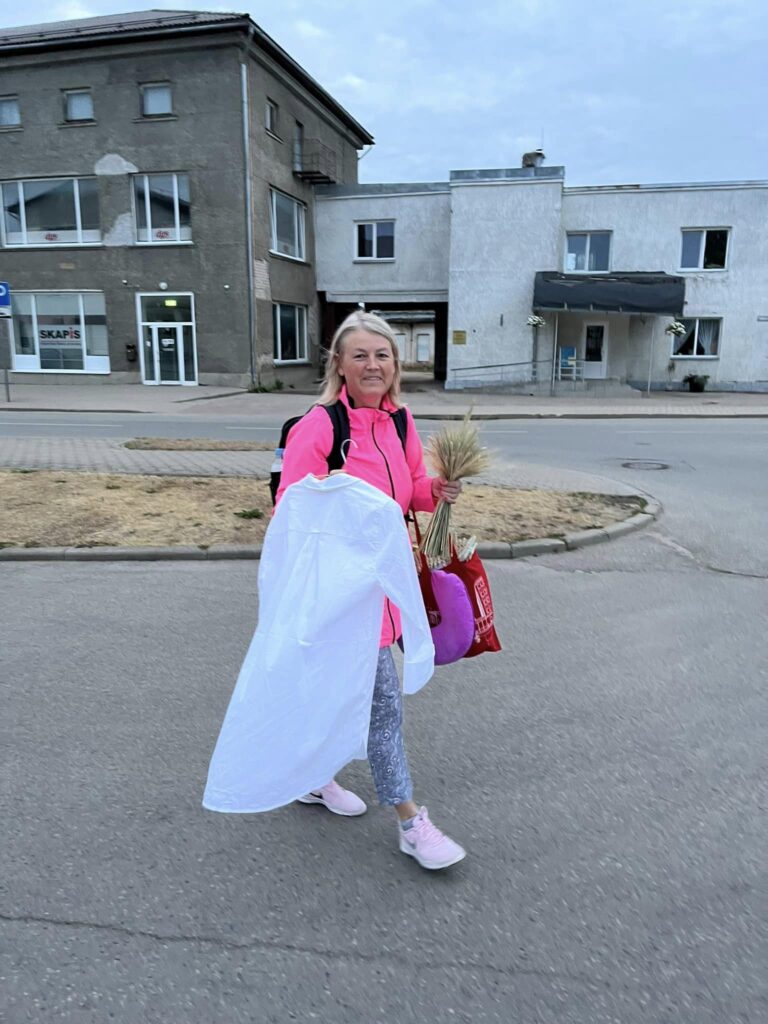 Arī Gulbenes Tautas teātris kopā ar kori “Silvers “dodas ceļā uz XXVVII Vispārējo dziesmu un XVII deju svētku gājienu Rīgā. 
Autors: Foto: "Facebook"/Gulbenes kultūras centrs